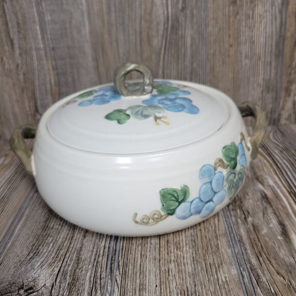 Vintage Metlox Sculptured Grape, Round Covered, Poppytrail Casserole 8-1/4 - Picture 3 of 6